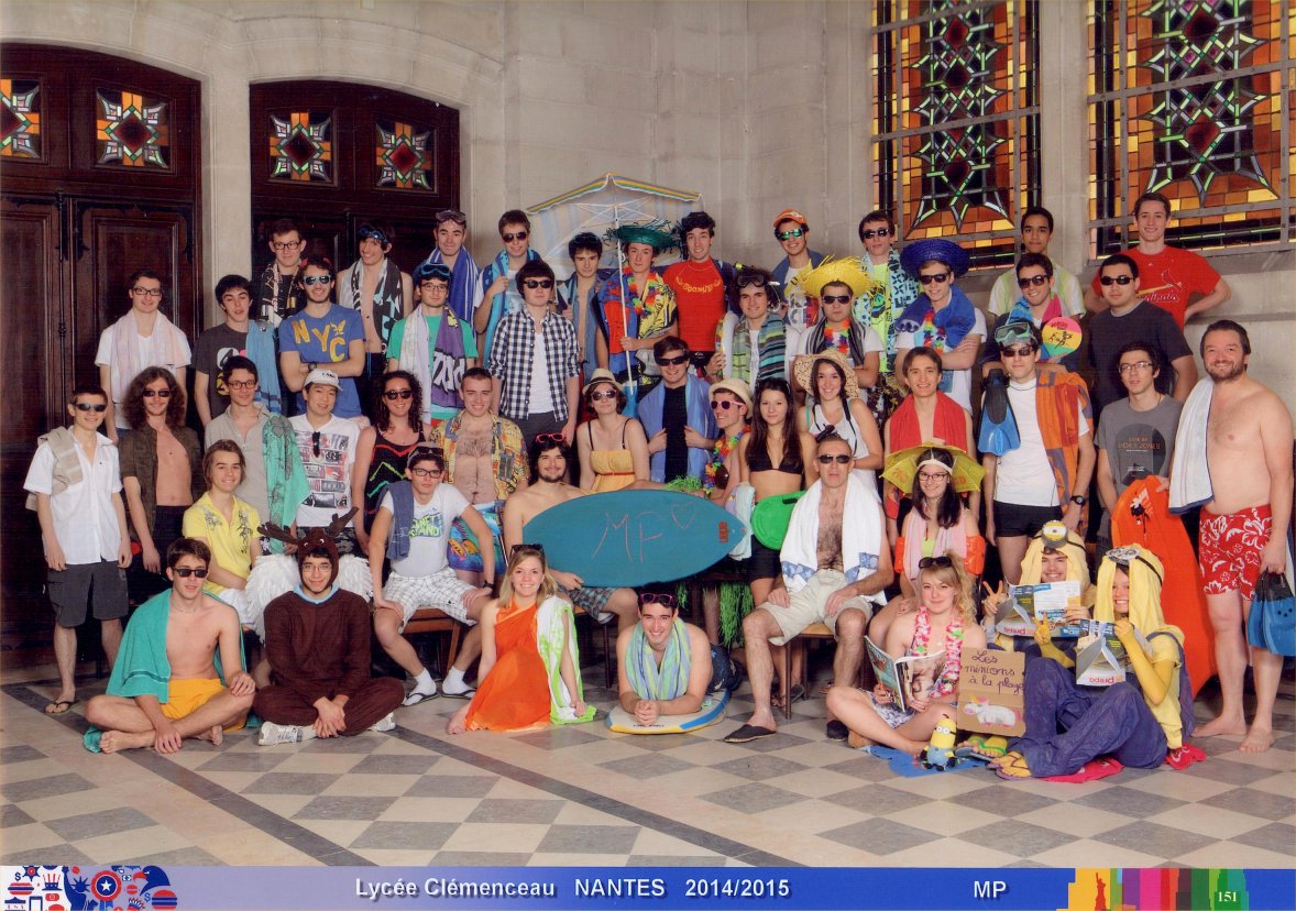 Photo de classe dans la Chapelle
