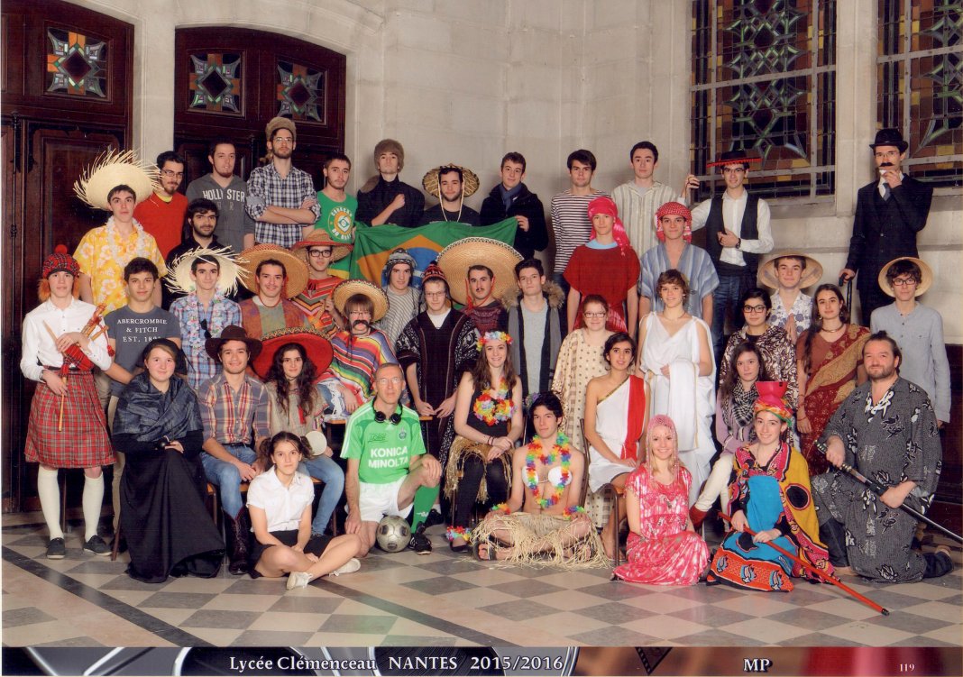 Photo de classe dans la Chapelle